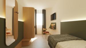 a bedroom with a bed and a desk at Hotel Casa Del Pellegrino in Padova