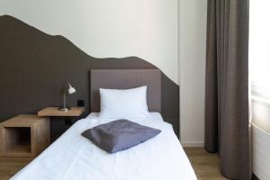 Voodi või voodid majutusasutuse Tailormade Hotel STANS SÜD toas