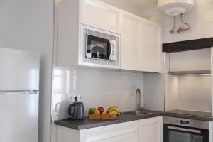 A kitchen or kitchenette at Alojamiento Turístico Alfonso y Catalina