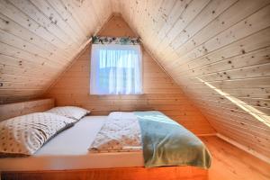 Krevet ili kreveti u jedinici u okviru objekta JAFERÓWKA Domki w górach