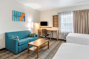 Postel nebo postele na pokoji v ubytování MainStay Suites Port Arthur - Beaumont South