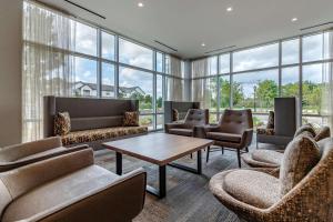 Seating area sa Cambria Hotel Greenville