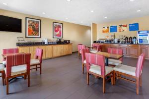 Restaurant o un lloc per menjar a Comfort Inn & Suites