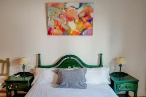 Postel nebo postele na pokoji v ubytování Parellades Apartment by Hello Homes Sitges