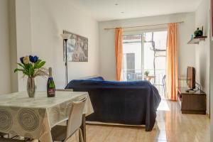 Postel nebo postele na pokoji v ubytování Parellades Apartment by Hello Homes Sitges