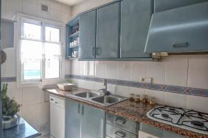 Kuchyň nebo kuchyňský kout v ubytování Parellades Apartment by Hello Homes Sitges