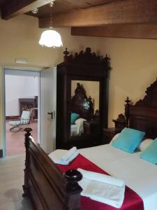 a bedroom with two beds and a large mirror at Hostal Rural Mas Blanc in San Martín de Centellas