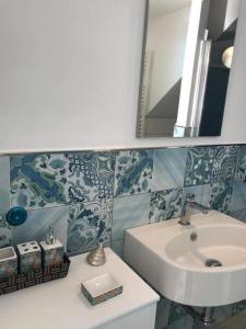 A bathroom at Casa Caterina Deluxe Sorrento Coast