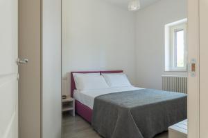 a small bedroom with a bed and a window at Villetta Silvana by Wonderful Italy in Ostuni