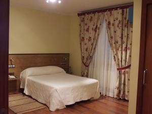 A bed or beds in a room at Cruceiro do Monte