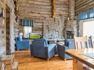 Posezení v ubytování Holiday Home Luostakka iso by Interhome