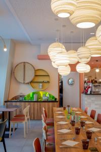 Um restaurante ou outro lugar para comer em ibis Styles Paris Meteor Avenue d'Italie