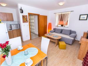 Kuchyňa alebo kuchynka v ubytovaní Apartment Mraović-1 by Interhome + 32 fotografií