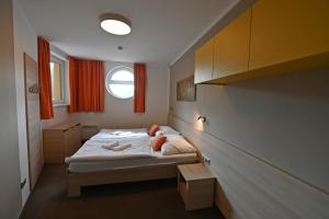 מיטה או מיטות בחדר ב-Hotel Jirinka