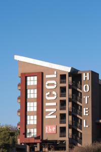 ein Gebäude mit einem Schild an der Seite in der Unterkunft The Nicol Hotel Bedfordview in Johannesburg