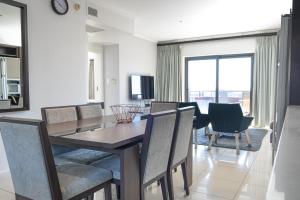 TV a/nebo společenská místnost v ubytování The Nicol Hotel Bedfordview