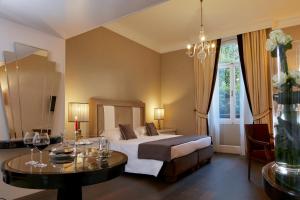 Hotel Regency - Small Luxury Hotels of the World客房内的一张或多张床位