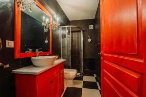 A bathroom at Elysian Luxury Villa Pelion