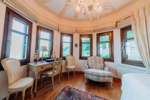 A seating area at Elysian Luxury Villa Pelion