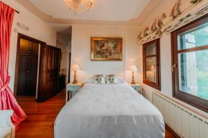 A bed or beds in a room at Elysian Luxury Villa Pelion