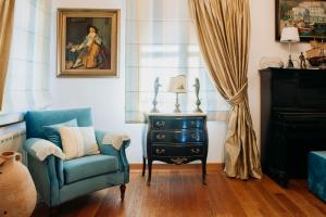 A seating area at Elysian Luxury Villa Pelion