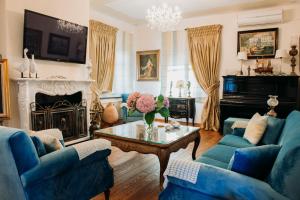 A seating area at Elysian Luxury Villa Pelion