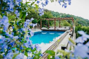 The swimming pool at or close to Elysian Luxury Villa Pelion
