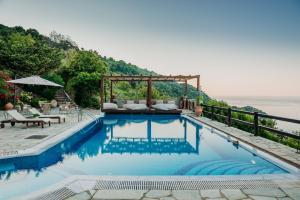 The swimming pool at or close to Elysian Luxury Villa Pelion