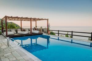 The swimming pool at or close to Elysian Luxury Villa Pelion