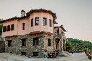 The building in which A villát is located
