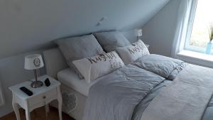 Postel nebo postele na pokoji v ubytování Ferienhaus Strandblume