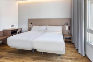 Cama o camas de una habitación en B&B HOTEL Tarragona Centro Urbis