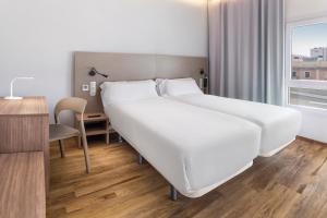 Cama o camas de una habitación en B&B HOTEL Tarragona Centro Urbis
