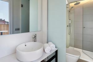 Un baño de B&B HOTEL Tarragona Centro Urbis