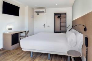 Cama o camas de una habitación en B&B HOTEL Tarragona Centro Urbis