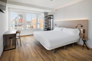 Cama o camas de una habitación en B&B HOTEL Tarragona Centro Urbis