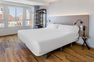Cama o camas de una habitación en B&B HOTEL Tarragona Centro Urbis