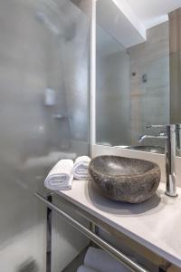 Un baño de B&B HOTEL Tarragona Centro Urbis