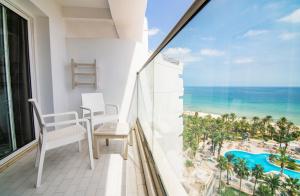 Un patio sau altă zonă în aer liber la Riadh Palms- Resort & Spa