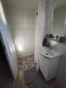 Ванная комната в Vali néni kifőzde és apartman