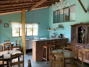 Ett kök eller pentry på Pousada & Camping Serras Verdes