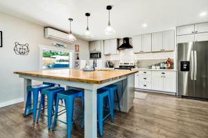 Gallery image of On the Waterfront in Fish Haven