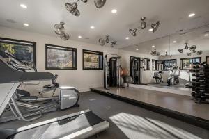 Fitness centrum a/nebo fitness zařízení v ubytování Juniper Landing by Lespri Management
