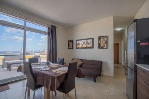 Afbeelding uit fotogalerij van KERNICE Penthouse with Sea and Country Views of Xghajra in Xgħajra