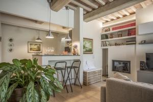 TV a/nebo společenská místnost v ubytování Residenza al Poggio degli Ulivi