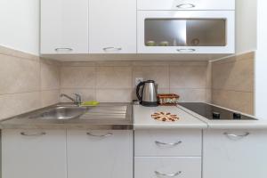 Java Apartments的厨房或小厨房