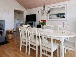 een witte eetkamer met een witte tafel en stoelen bij 8 person holiday home in Hadsund in Hadsund