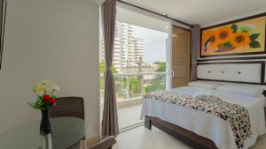 Postel nebo postele na pokoji v ubytování Hollywood Beach Suite