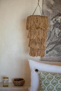 Postel nebo postele na pokoji v ubytování CASA CAT BA Beachfront Boutique Hotel