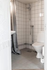 Vonios kambarys apgyvendinimo įstaigoje Årås Kvarn & Hostel